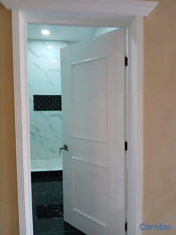 muebles y colchones - Puerta para baño en madera  3