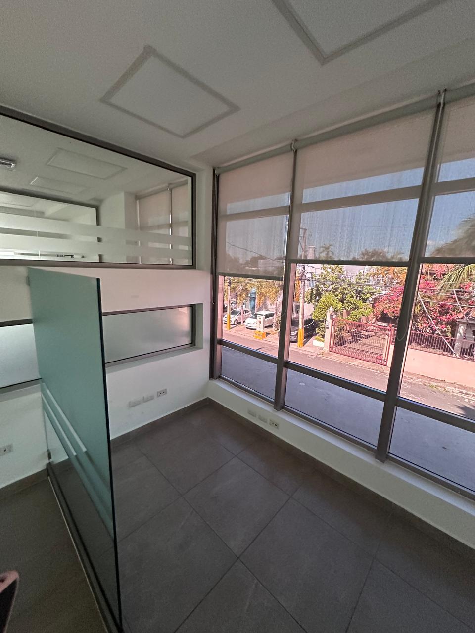 oficinas y locales comerciales - Oficina Amueblado en renta, Ensanche Julieta 0
