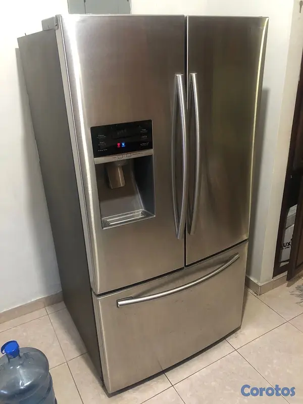 electrodomesticos - nevera Samsung 28 pies 
de 3 puertas poco uso. 
como nueva.   2