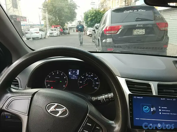 carros - Hyundai accent hatchback 2017 3