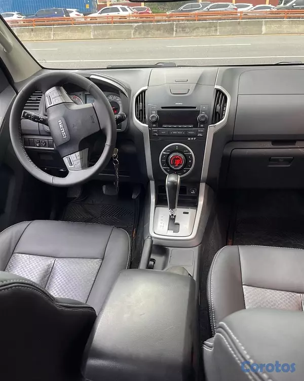 jeepetas y camionetas - ISUZU MUX 2015 5