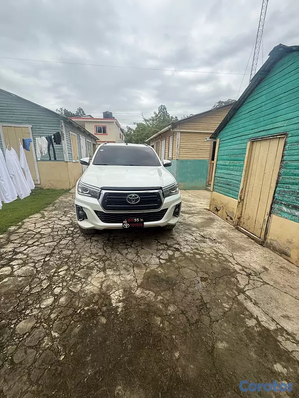 jeepetas y camionetas - Toyota hilux 2020 7