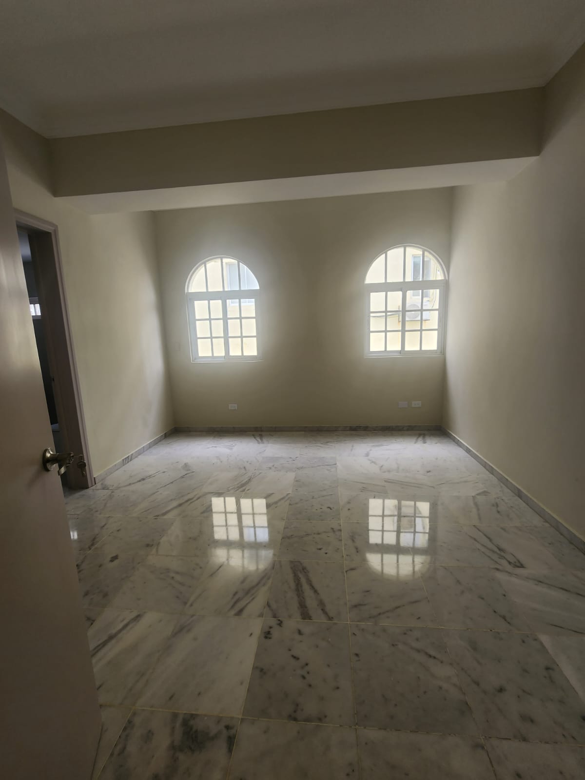 apartamentos - Alquiló Ph en serralles 4 hab. Com baño 3 parqueos 1