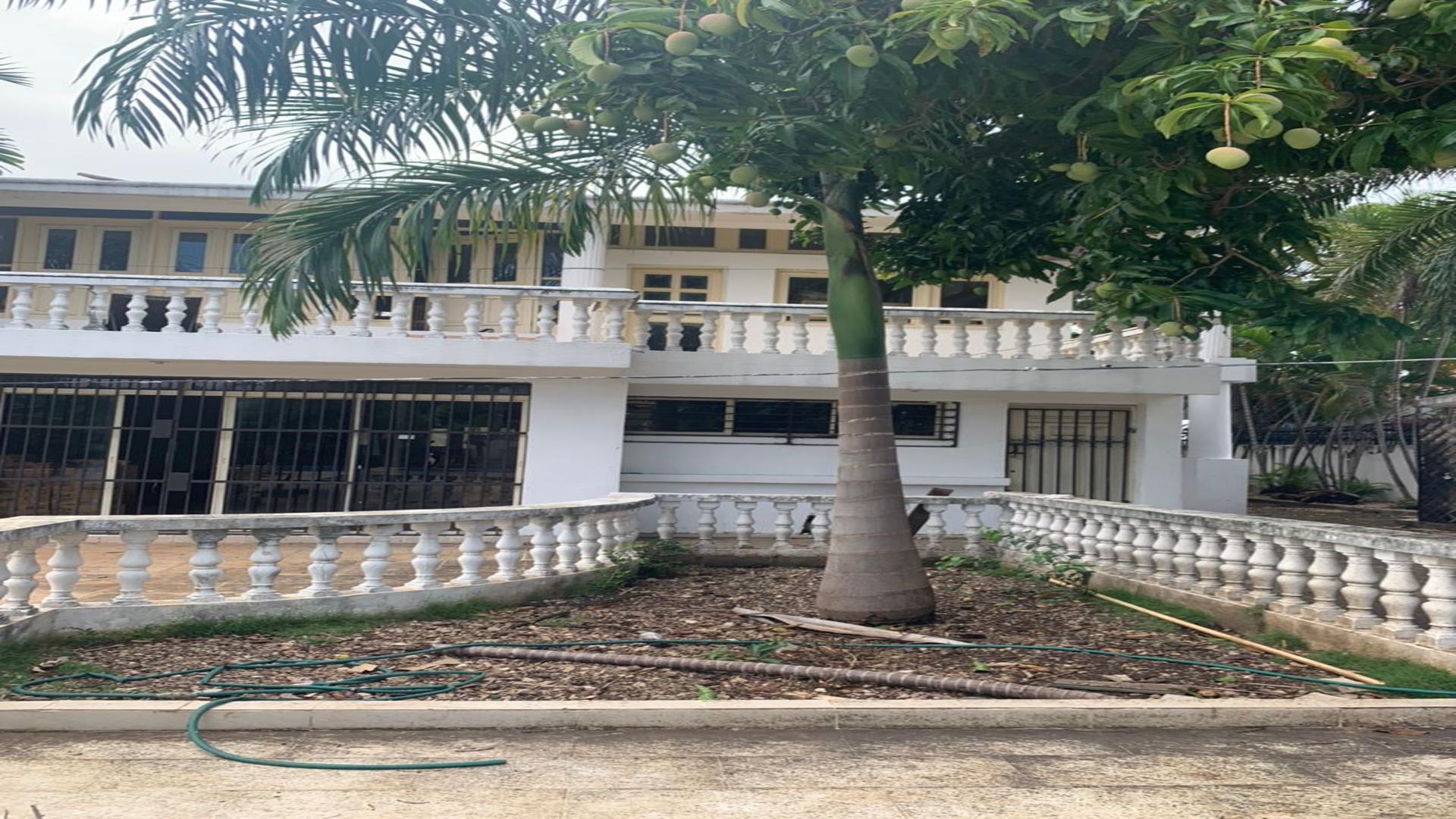casas - Amplia casa en Los Cacicazgos 2