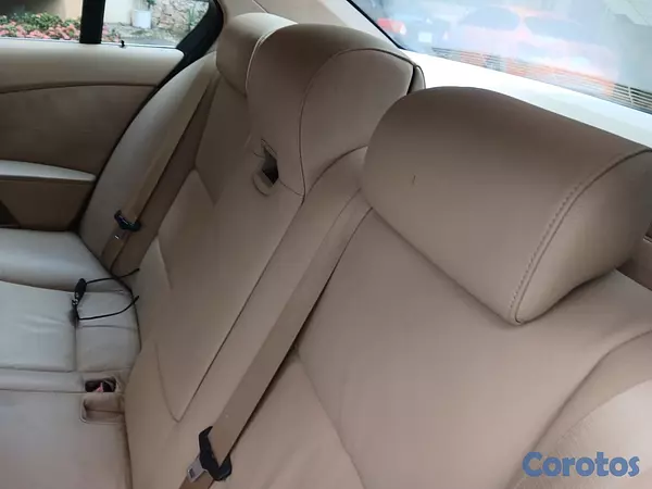 carros - BMW 525 año 2007 3