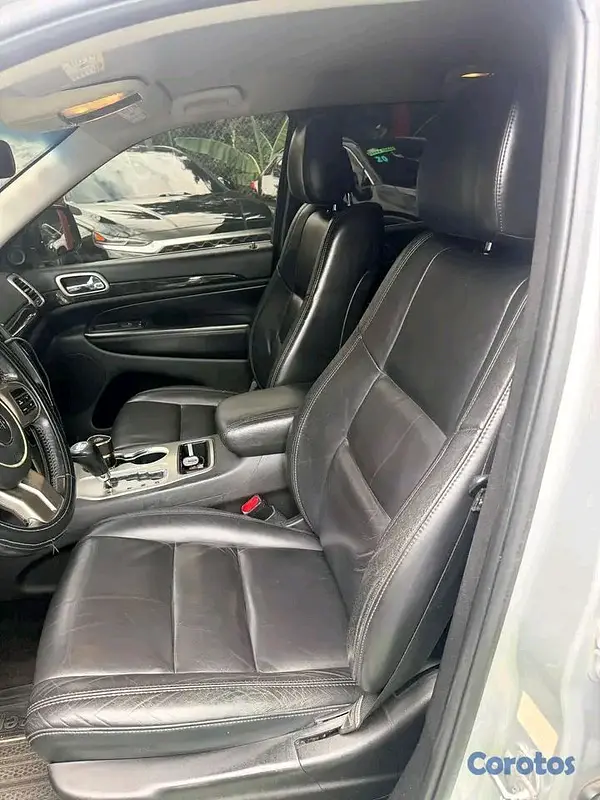 jeepetas y camionetas - Jeep Gran Cherokee Laredo 8