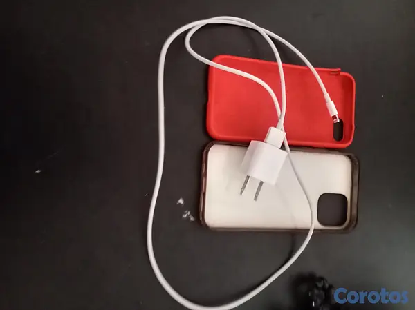 celulares y tabletas - Iphone 6 S con un cargador y dos covers 6