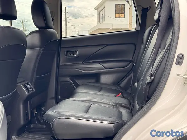 jeepetas y camionetas - Mitsubishi Outlander SEL 2019  
 10