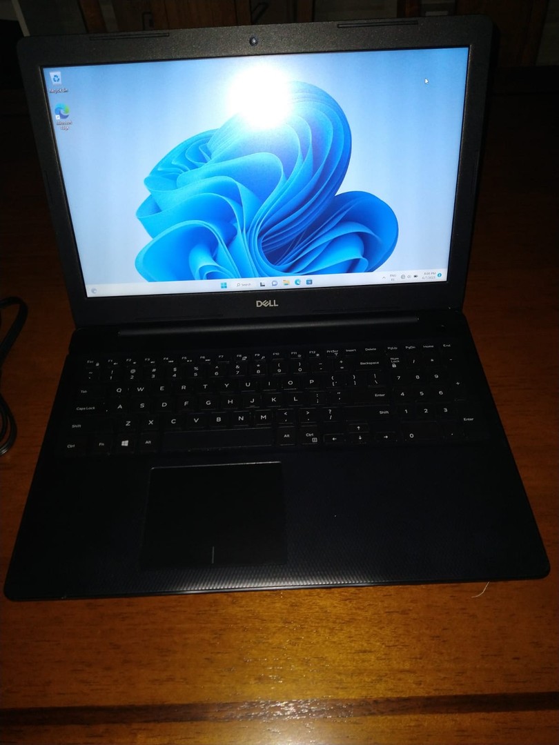 computadoras y laptops - Laptop Dell i5 10ma. gen. 8 RAM SSD 256gb 6