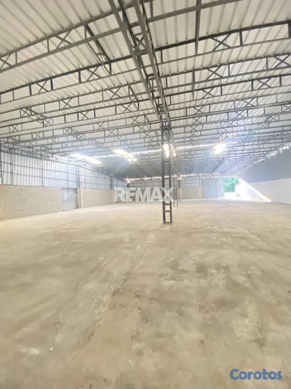 oficinas y locales comerciales - Nave industrial de 900mt2 en alquiler en Los Giras 4