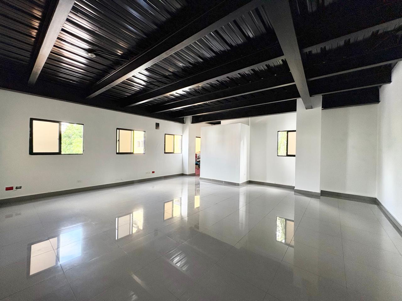 oficinas y locales comerciales - Alquiler Local en Edificio Comercial en Los Prados