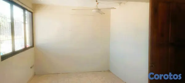 oficinas y locales comerciales - 🏢 VENTA DE EDIFICACIÓN – OPORTUNIDAD 🏢 💰 Precio negociable 2 Locales y 2 Apts 12