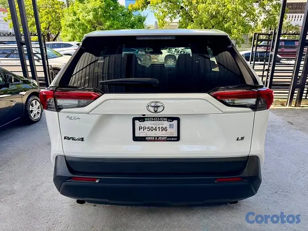 jeepetas y camionetas - Toyota RAV4 2023 LE plus  9