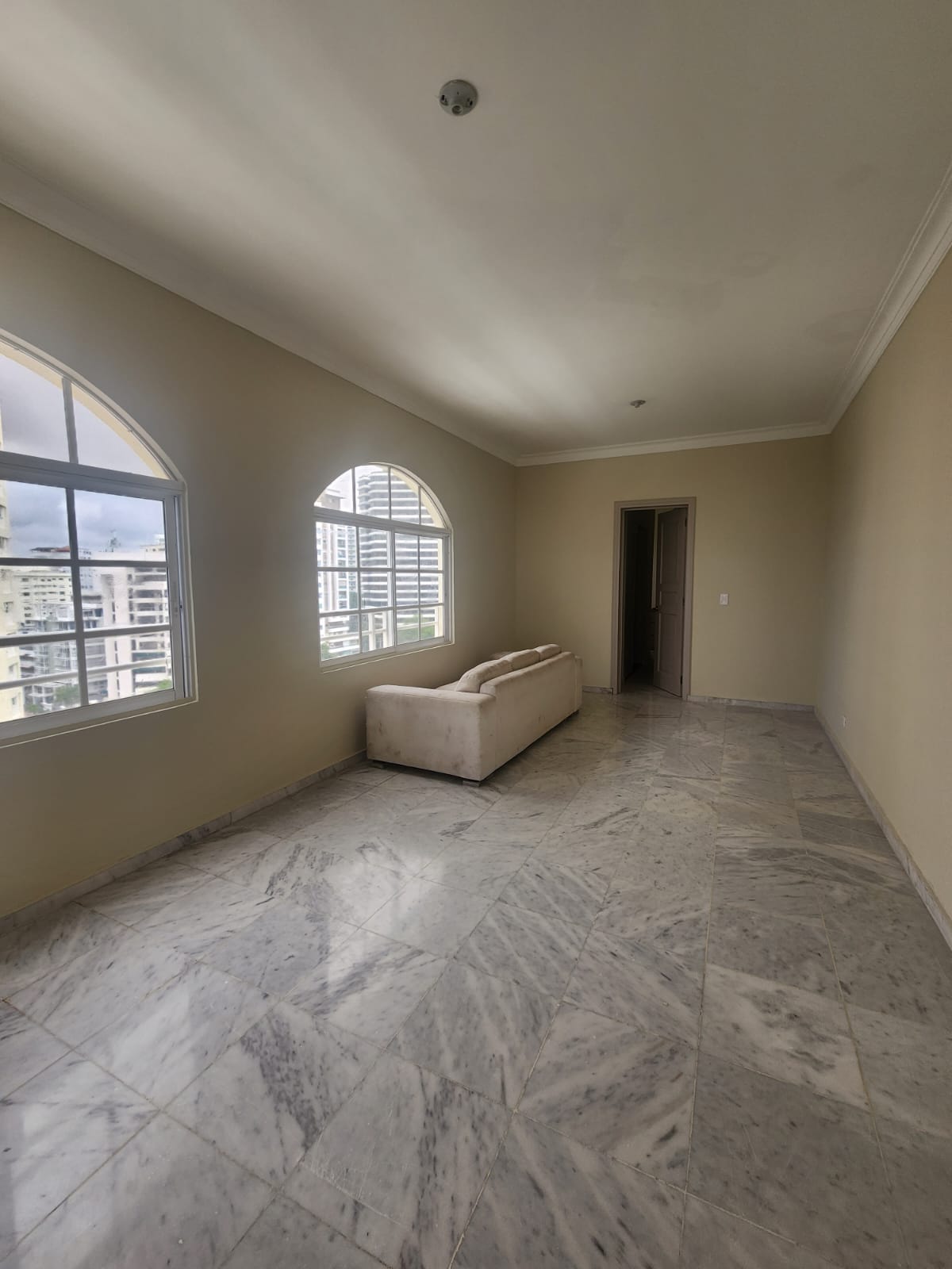 apartamentos - Alquiló Ph en serralles 4 hab. Com baño 3 parqueos 3