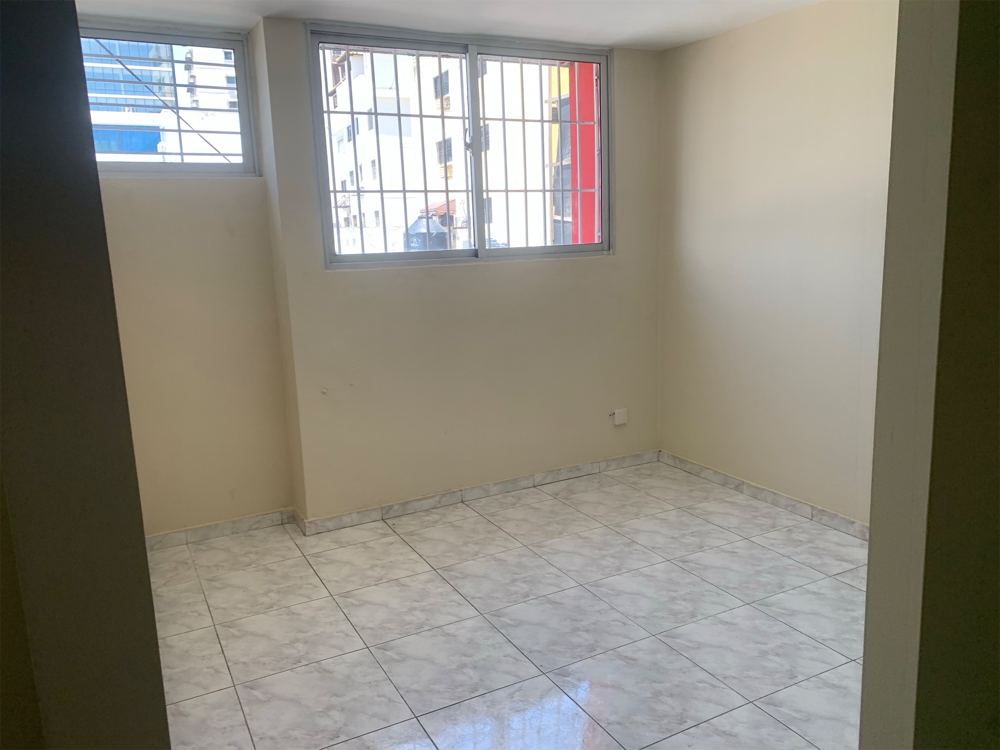 oficinas y locales comerciales - Local céntrico en bella vista 6