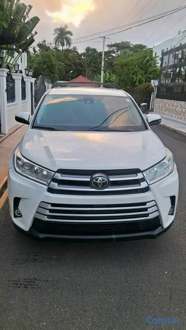 jeepetas y camionetas - Toyota higlander le 2019 3