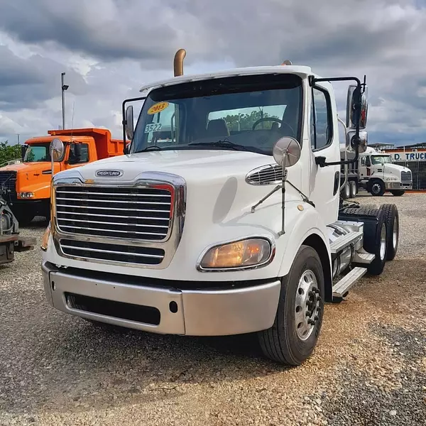 camiones y vehiculos pesados - Freightliner M2 106 año 2013  8