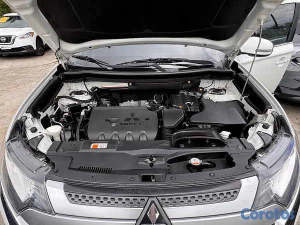 jeepetas y camionetas - Mitsubishi Outlander SEL 2019  
 11