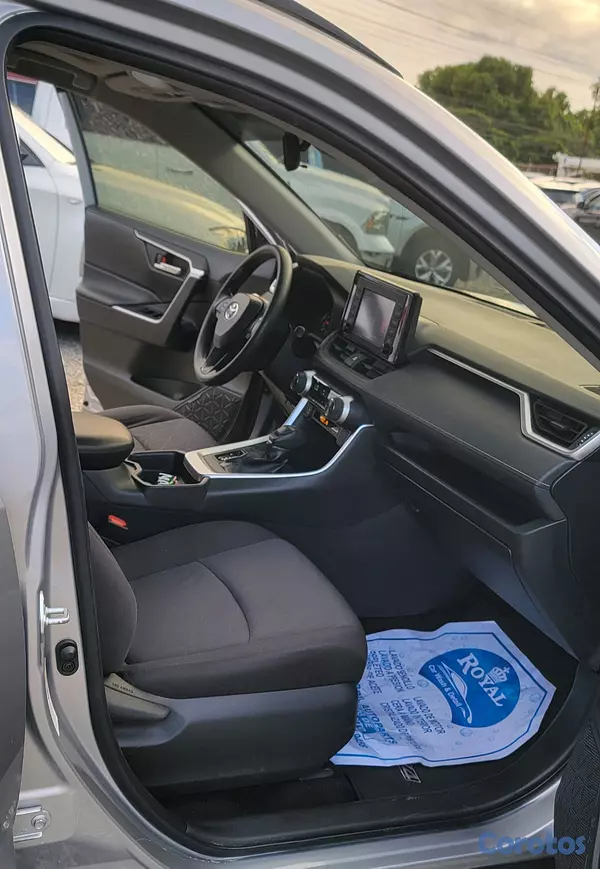jeepetas y camionetas - TOYOTA RAV4 LE 2019 6