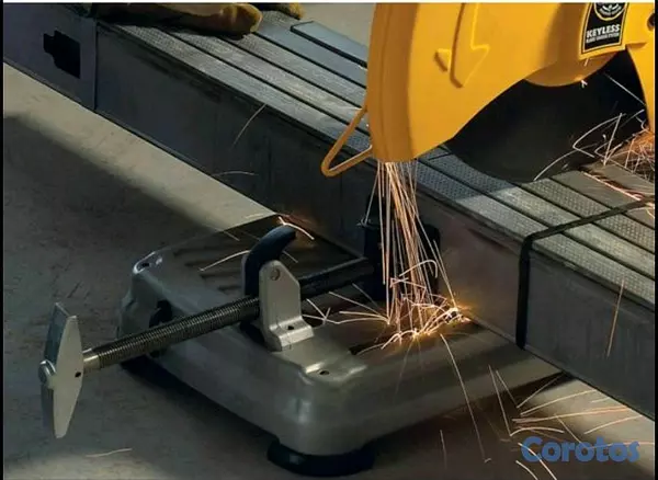equipos profesionales - CORTADORA DE METALES DEWALT  4