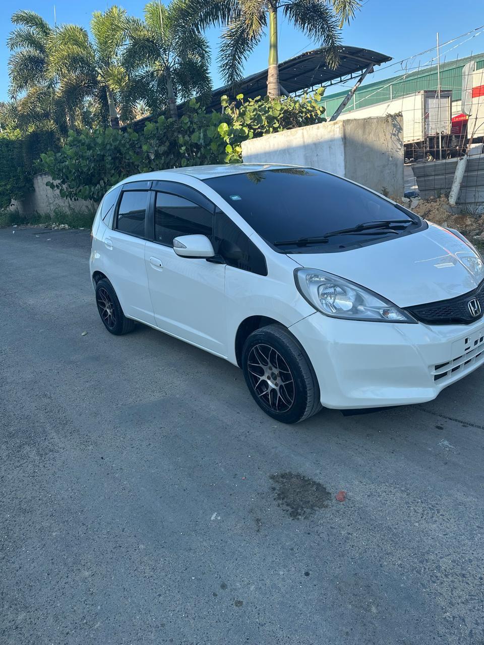 carros - La Honda Fit trae unos aros deportivos y esta nuev