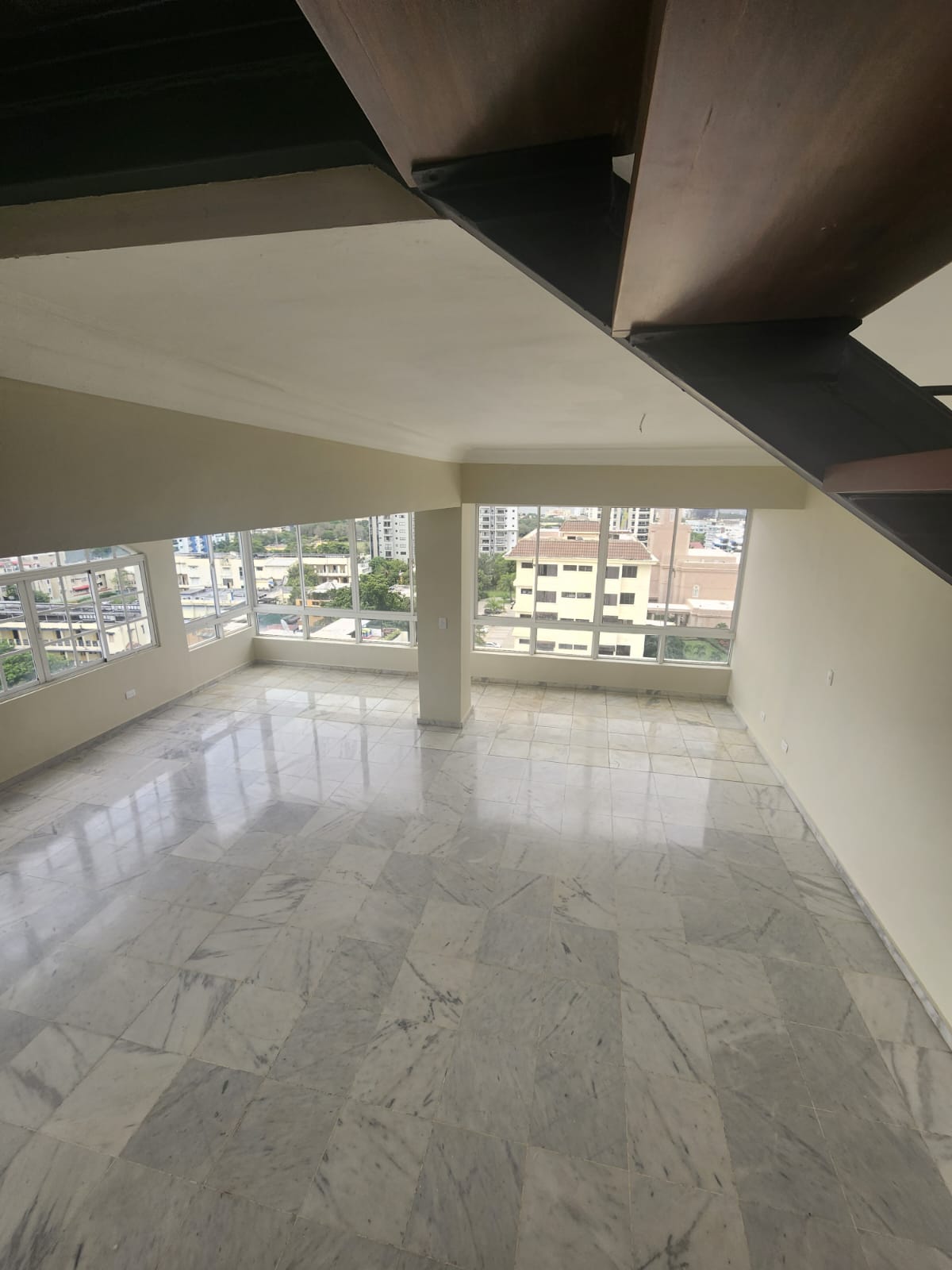 apartamentos - Alquiló Ph en serralles 4 hab. Com baño 3 parqueos 4