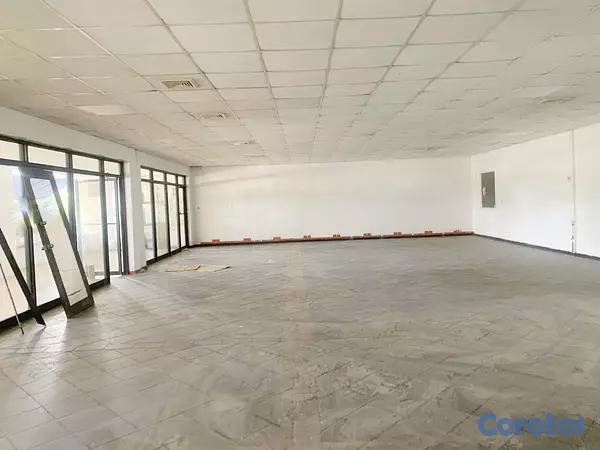 oficinas y locales comerciales - Local en alquiler en Naco  2