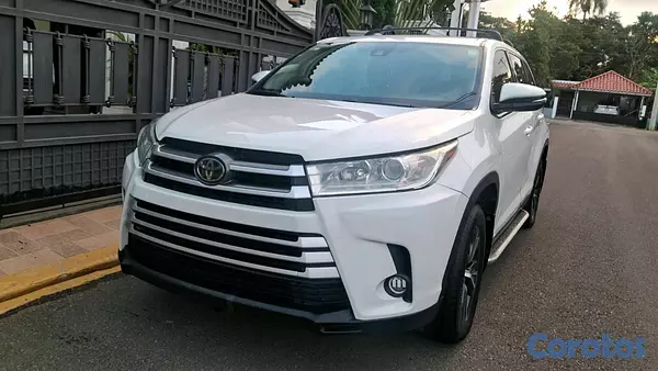 jeepetas y camionetas - Toyota higlander le 2019 4