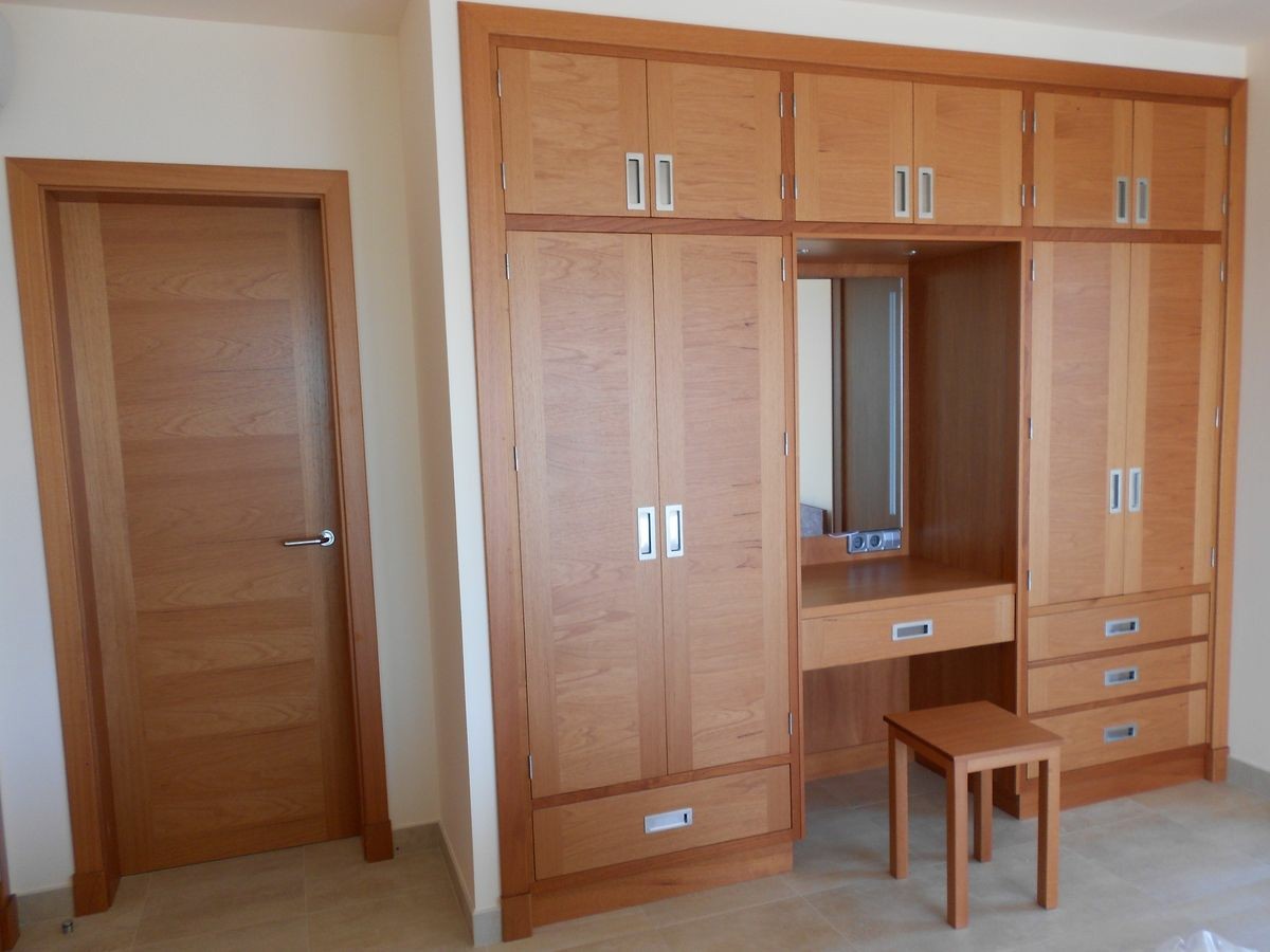 muebles y colchones - Closet en roble  0