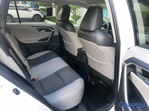 jeepetas y camionetas - Toyota rav4 2023 xle clean  3