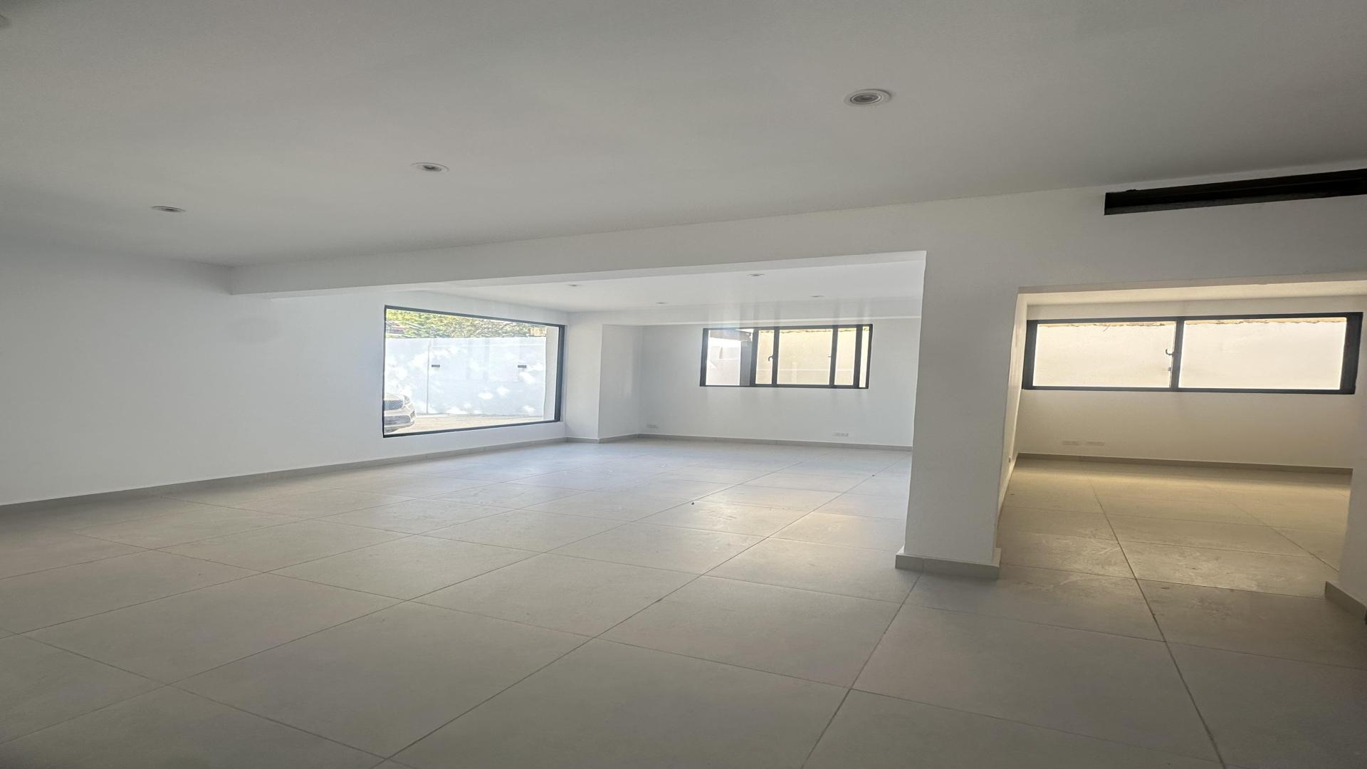 oficinas y locales comerciales - ALQUILER LOCAL COMERCIAL DE 131MTS2-SECTOR LA JULIA 0