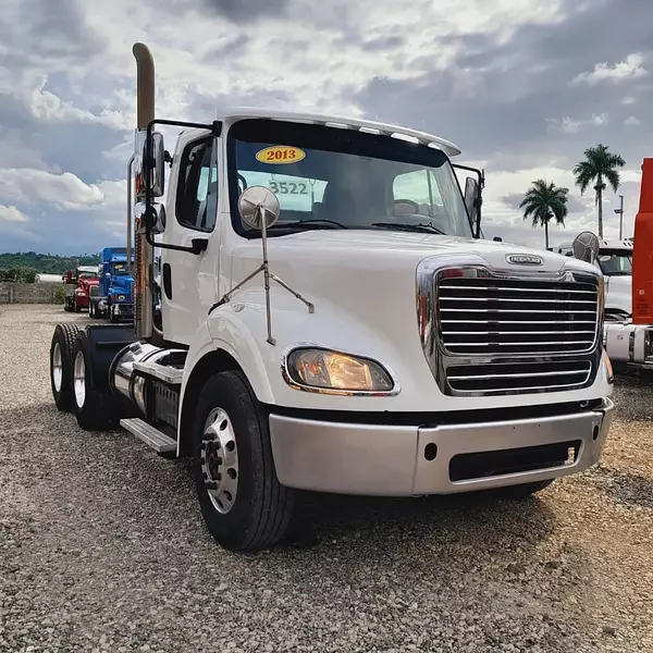camiones y vehiculos pesados - Freightliner M2 106 año 2013  9