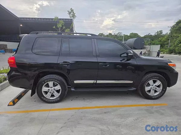 jeepetas y camionetas - LanCruiser 2013, en excelente condiciones  3