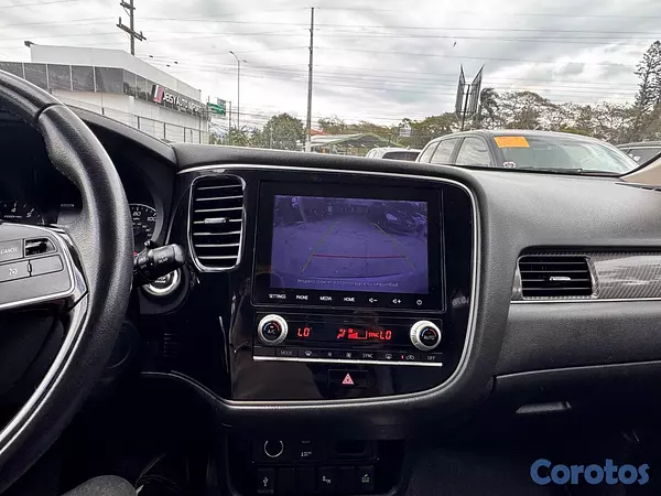 jeepetas y camionetas - Mitsubishi Outlander SEL 2019  
 12