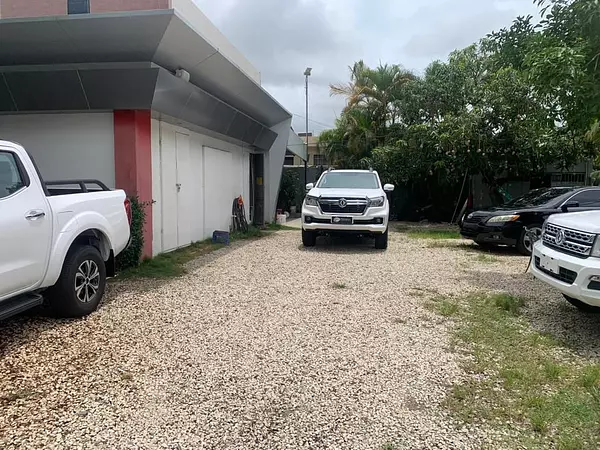 oficinas y locales comerciales - Local céntrico en los prados  9