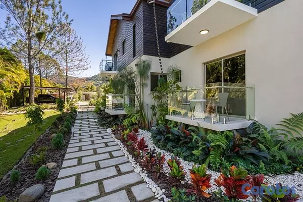 casas vacacionales y villas - Exclusiva Villa de Lujo en la Montaña  Tipo Resort.
VENTA
US$ 2,500,000 9