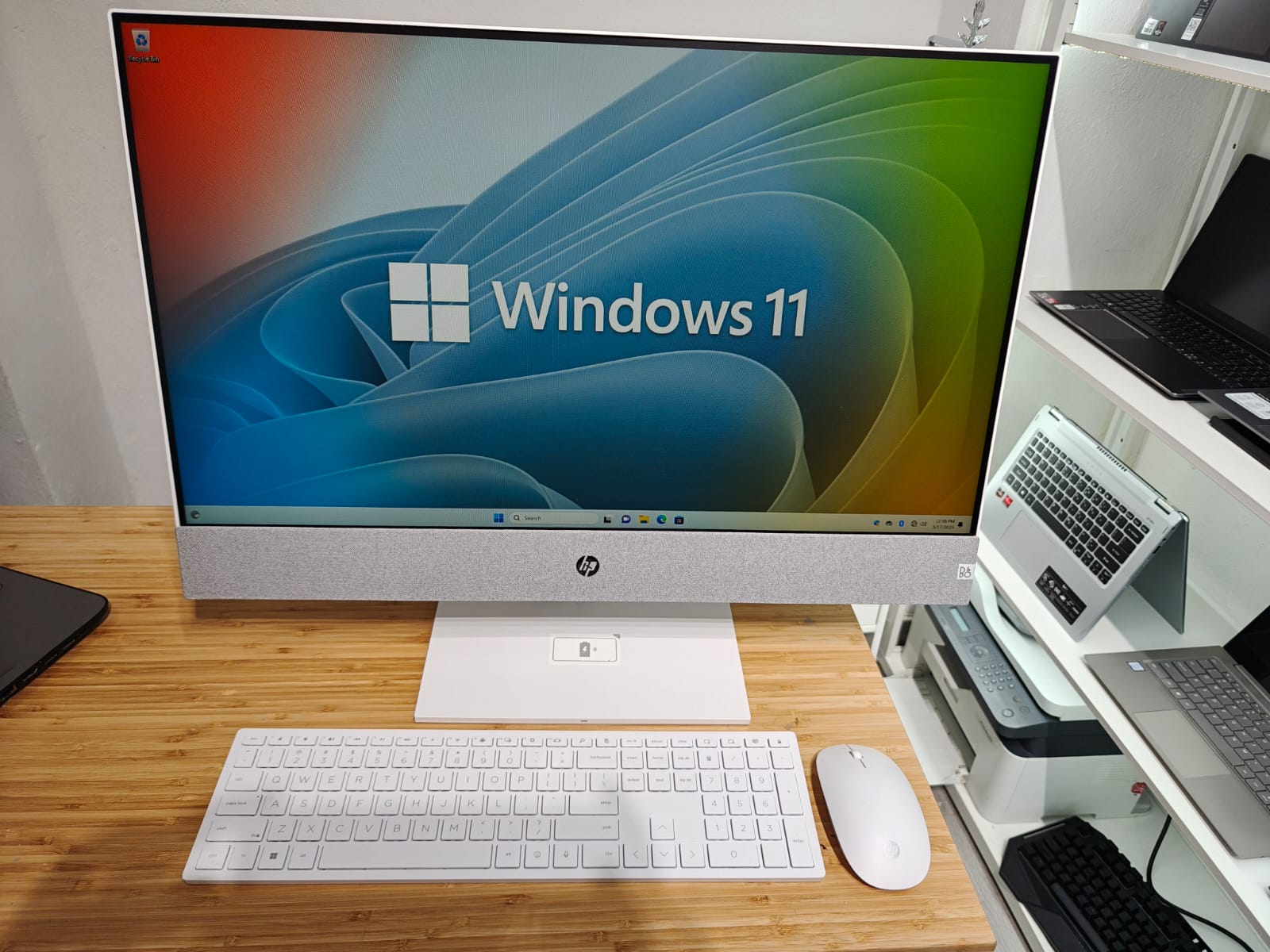 computadoras y laptops - HP All in One 27" IPS Ryzen 5 5625U Ram 8GB 256GB  0