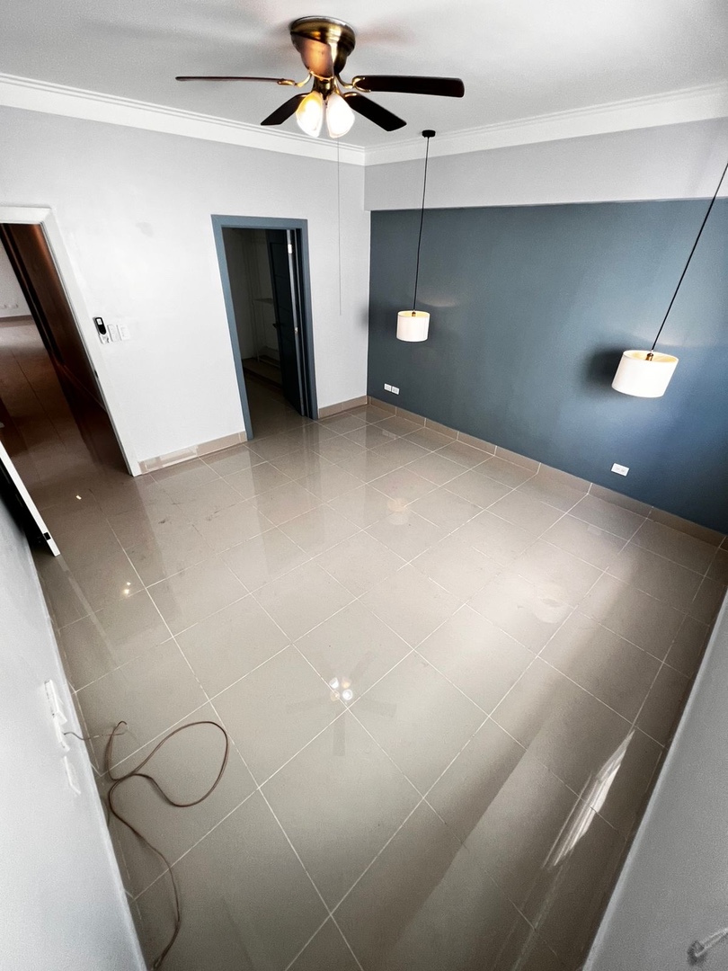 apartamentos - Vendo Evaristo morales dos habitaciones con línea blanca dos parqueos balcón  3