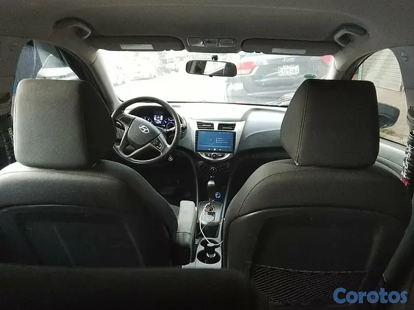 carros - Hyundai accent hatchback 2017 7