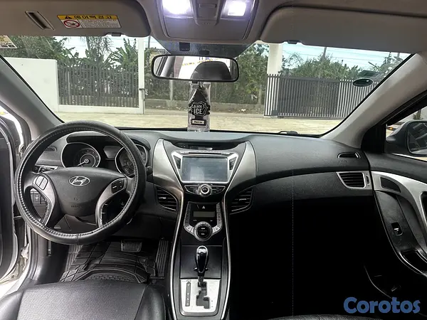 carros - HYUNDAI AVANTE 2014 3