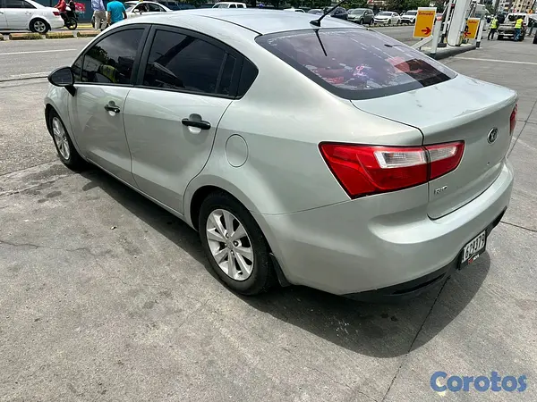 carros - kia rio 2015 11