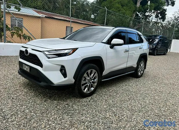 jeepetas y camionetas - Toyota rav4 2023 xle premium  4