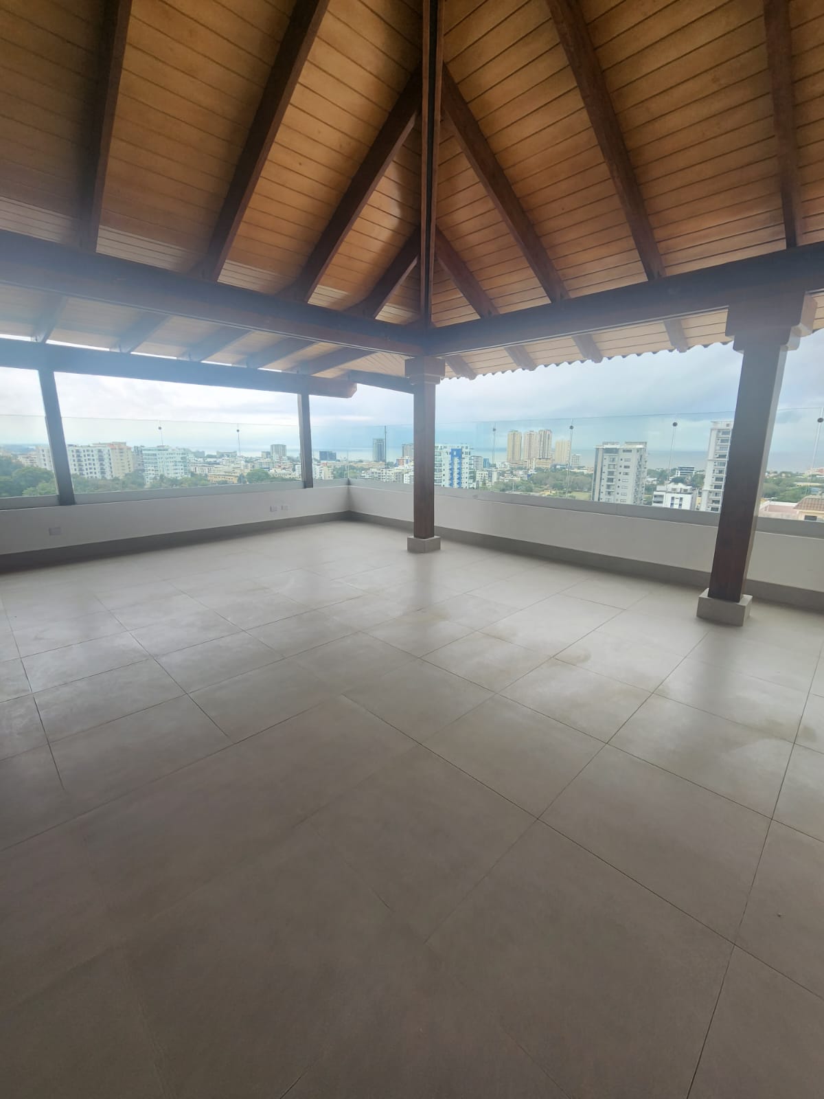 apartamentos - Alquiló Ph en serralles 4 hab. Com baño 3 parqueos 8