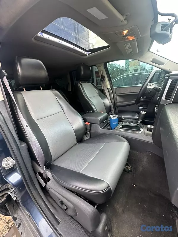 jeepetas y camionetas - Jeep Grand Cherokee Laredo 4x4 2010 5