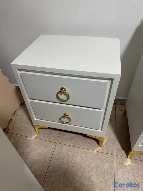muebles y colchones - Vendo Gavetero con dos mesitas de noche,  3