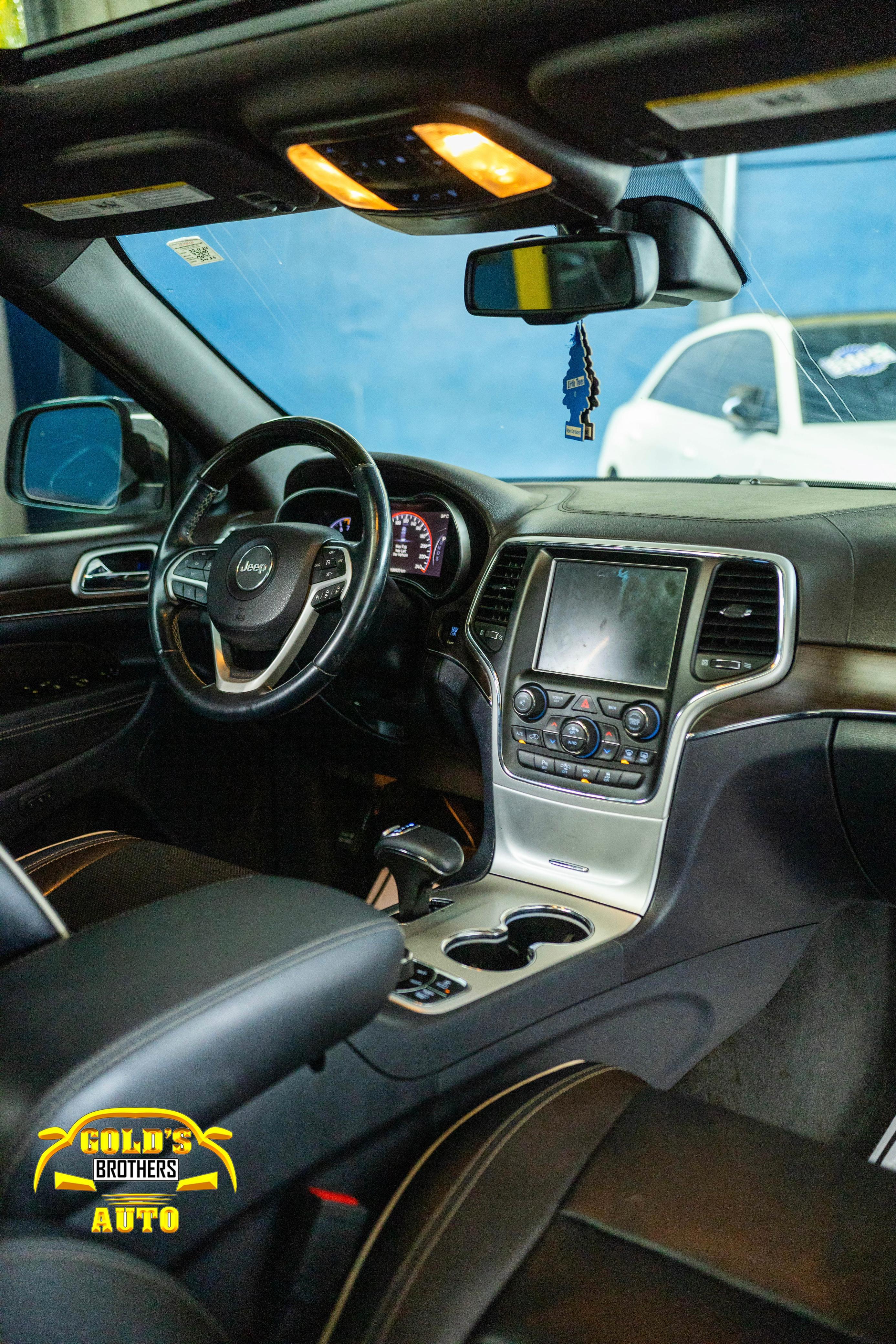 jeepetas y camionetas - Jeep Grand Cherokee Overland 4x4 2015 Clean Carfax 8