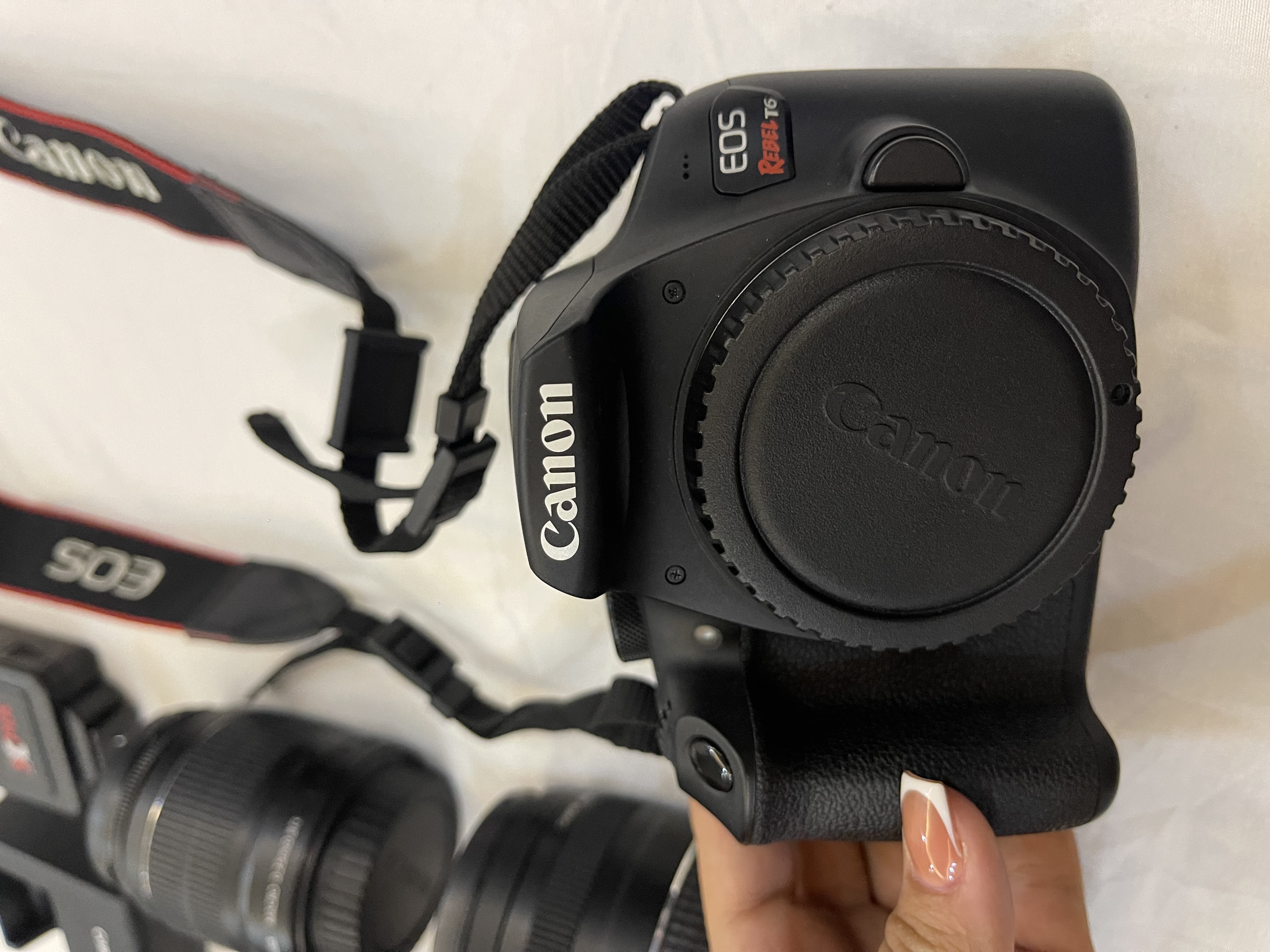 camaras y audio - Vendo Cámara profesional Canon Revel T6  1