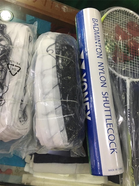 deportes - Yonex. Set de Bádminton. Raqueta, tubos de ganso, malla y bulto. 0