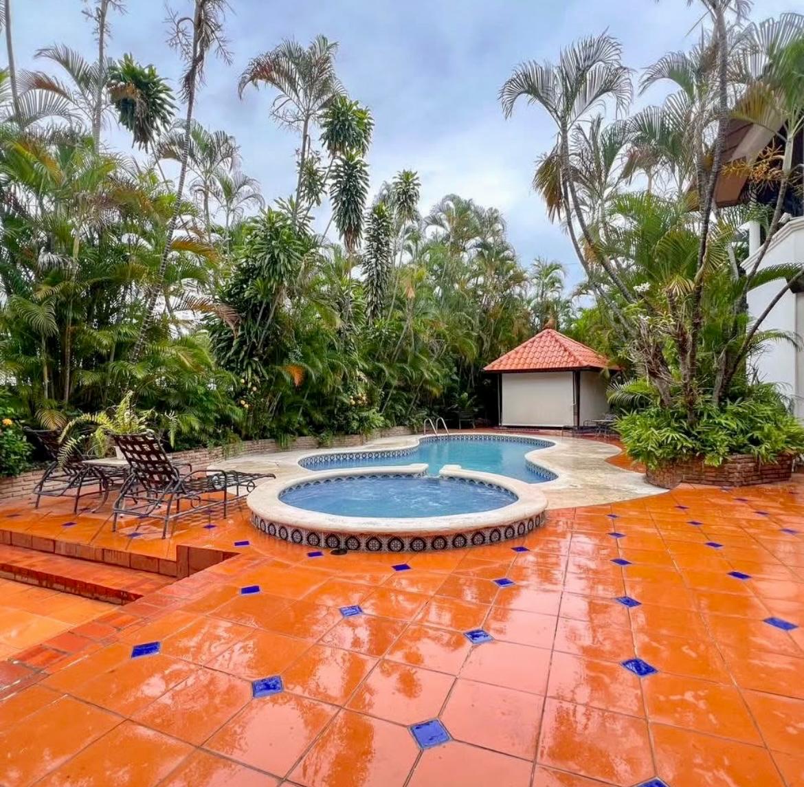 casas - Casa en Bella Vista con piscina y patio de lujo 1