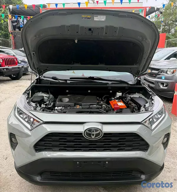 jeepetas y camionetas - Toyota rav4 2020 xle 3